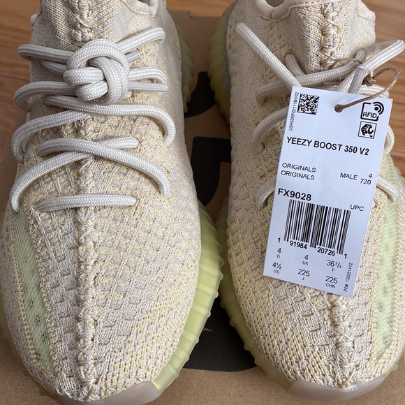 YEEZY Boost 350 V2 - Picture 2 of 11